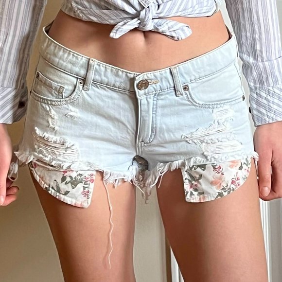 Denim shorts - Picture 2 of 5